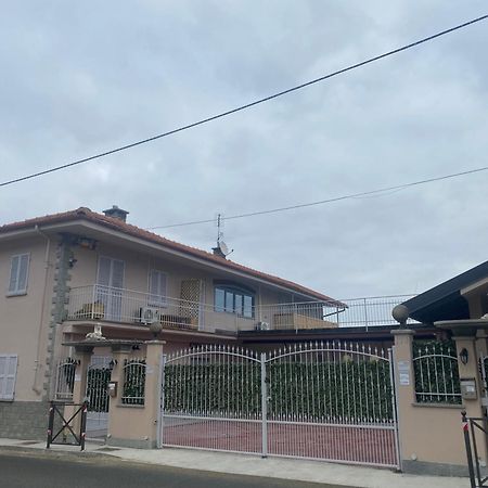 Bed and Breakfast La Casa Di Cate & Adry Envie Экстерьер фото
