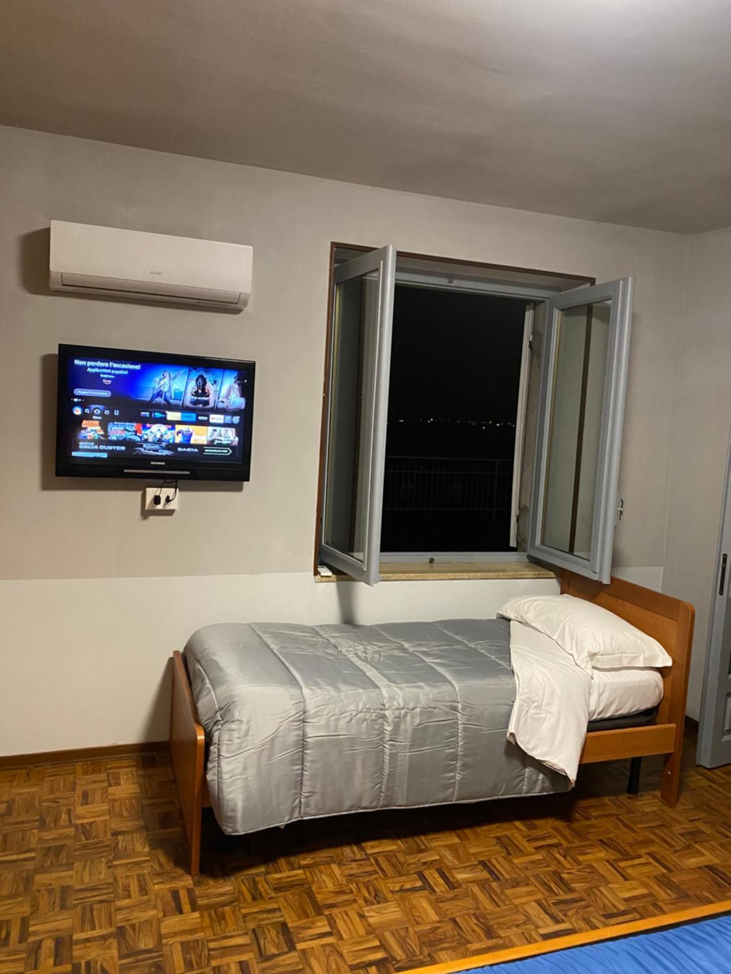 Bed and Breakfast La Casa Di Cate & Adry Envie Экстерьер фото
