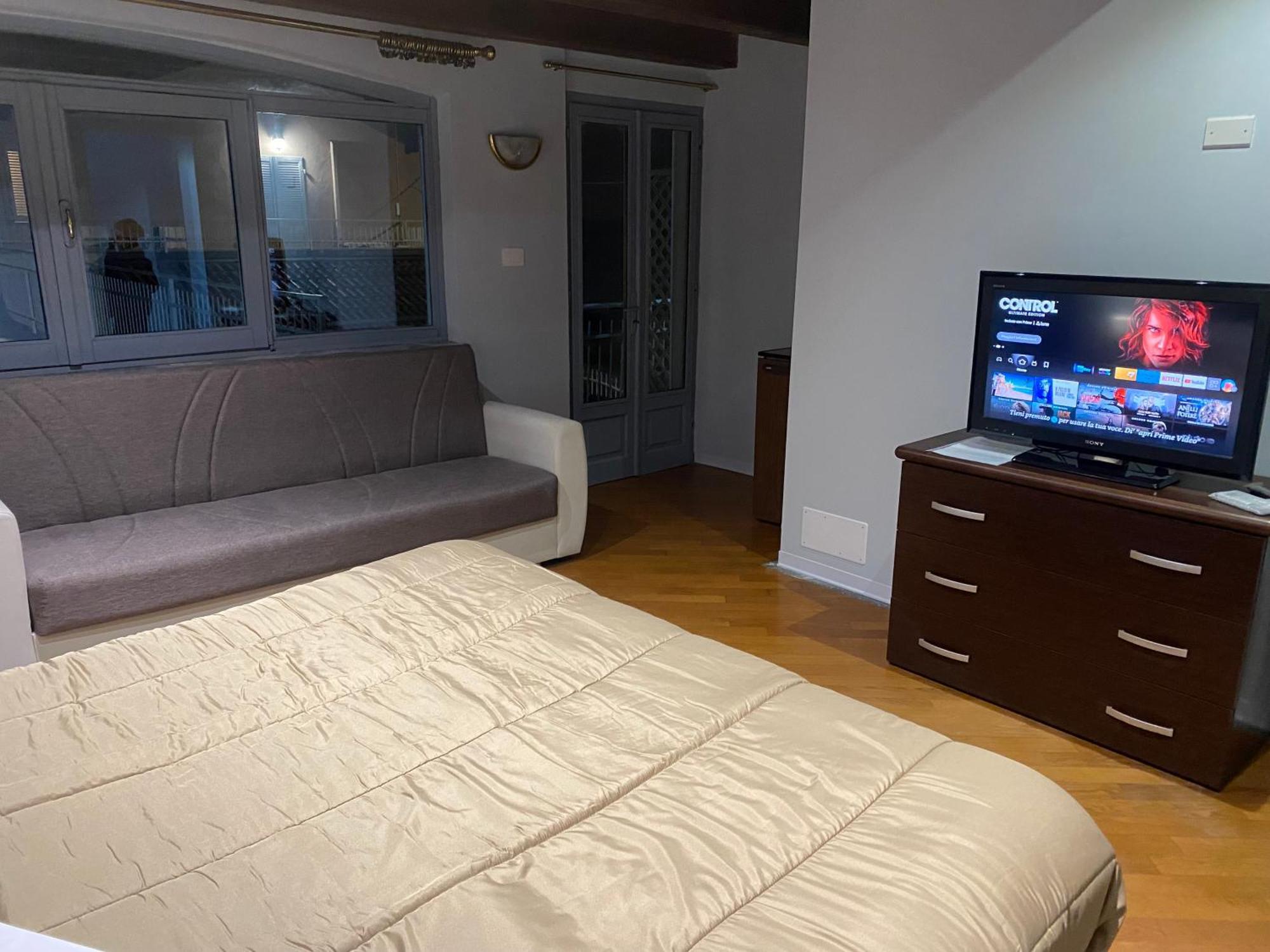 Bed and Breakfast La Casa Di Cate & Adry Envie Экстерьер фото