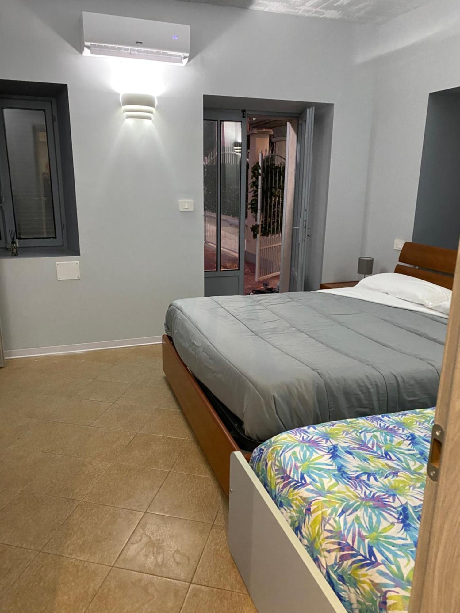 Bed and Breakfast La Casa Di Cate & Adry Envie Экстерьер фото