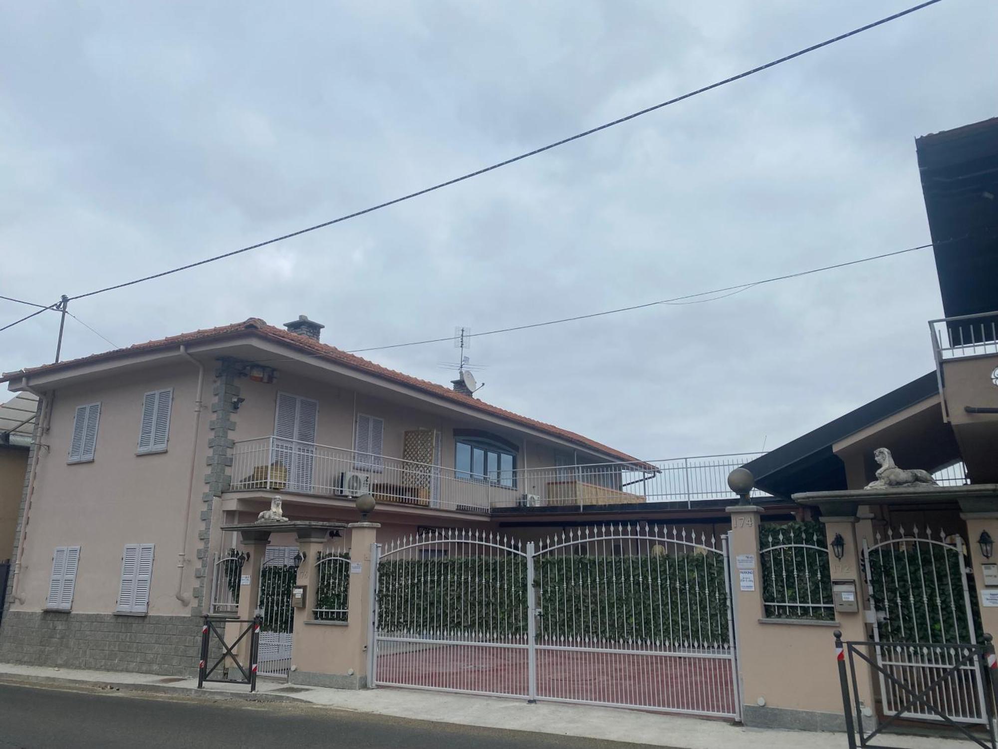 Bed and Breakfast La Casa Di Cate & Adry Envie Экстерьер фото