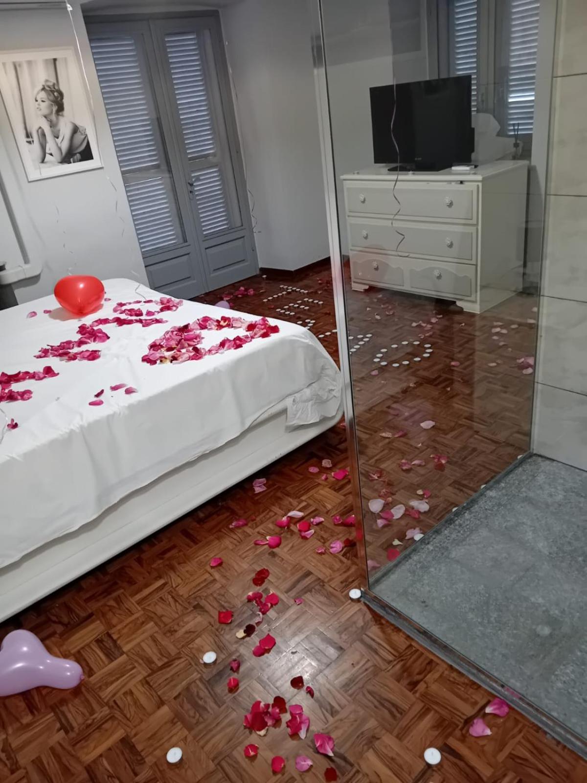 Bed and Breakfast La Casa Di Cate & Adry Envie Экстерьер фото